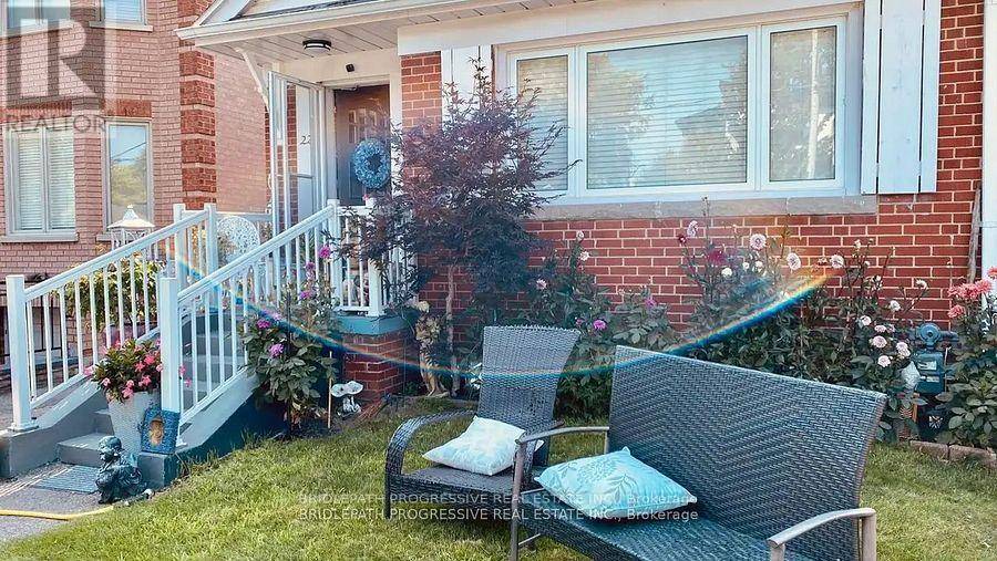 22 Barfield AVE #Lower, Toronto (danforth Village-east York), ON M4J4N5