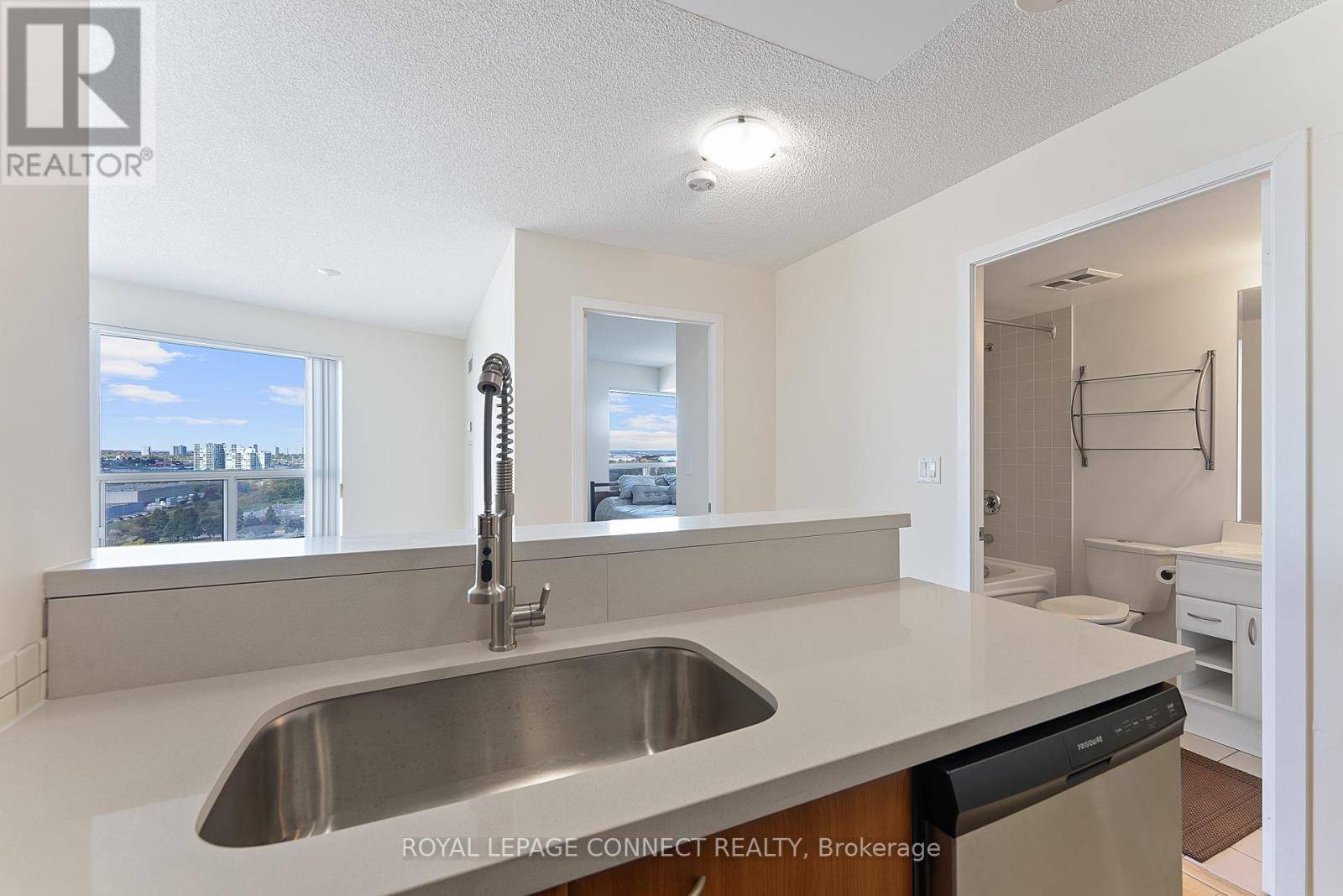 Toronto (woburn), ON M1H3K2,36 Lee Centre DR #1712