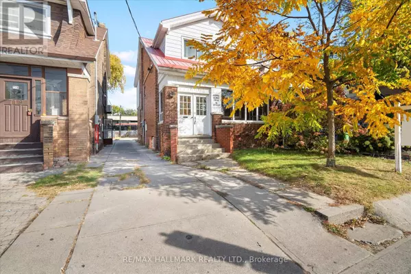 Toronto (danforth), ON M4C3C1,717 COXWELL AVENUE