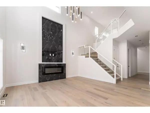 Edmonton, AB T6W5R2,7043 Kiviaq CR SW