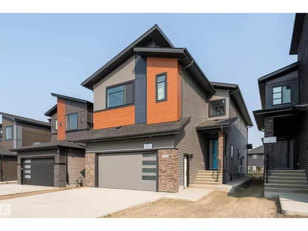 7043 Kiviaq CR SW, Edmonton, AB T6W5R2