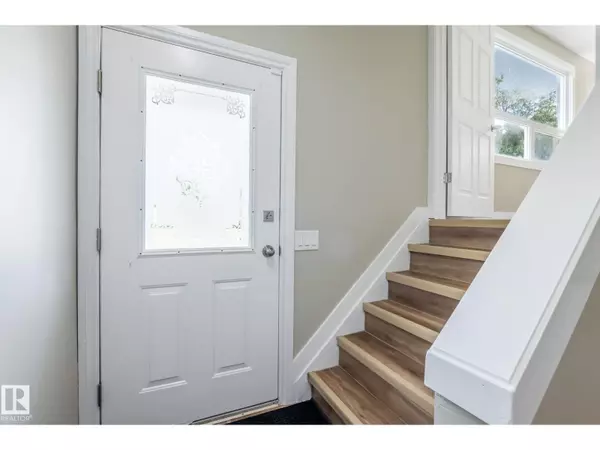 Edmonton, AB T6L3B2,3708 12 AV NW