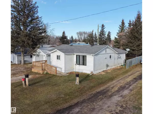 Rural Lac Ste. Anne County, AB T0E0A0,4531 47 ST