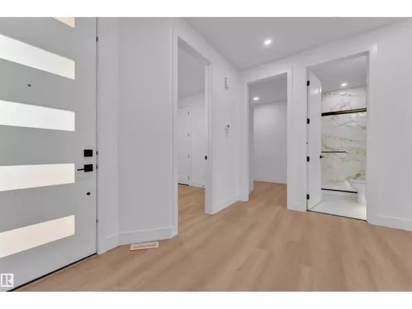 127 24 ST SW, Edmonton, AB T6X3K4