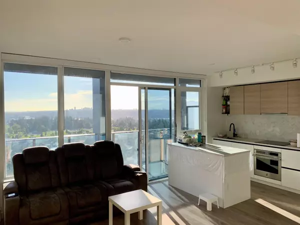 10448 UNIVERSITY #2910, Surrey, BC V3T0S7