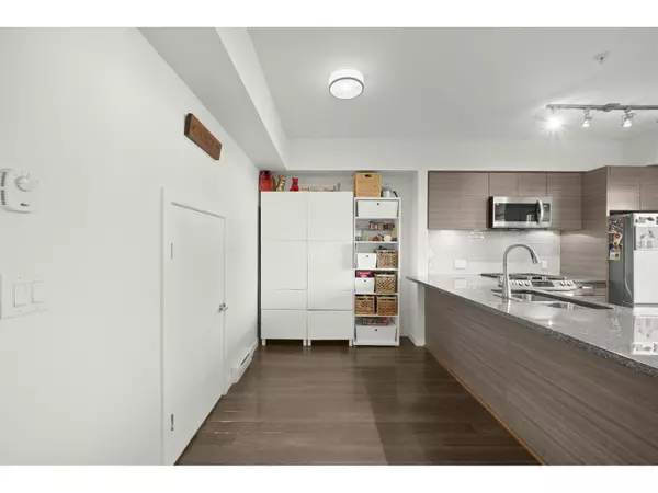 Surrey, BC V3T0K3,13228 OLD YALE #125