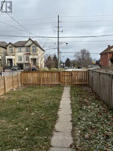 Vaughan (west Woodbridge), ON L4L2A6,8274 KIPLING AVENUE