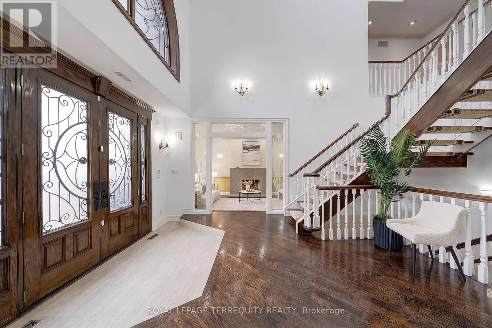 Vaughan (crestwood-springfarm-yorkhill), ON L4J1B7,166 ARNOLD AVENUE