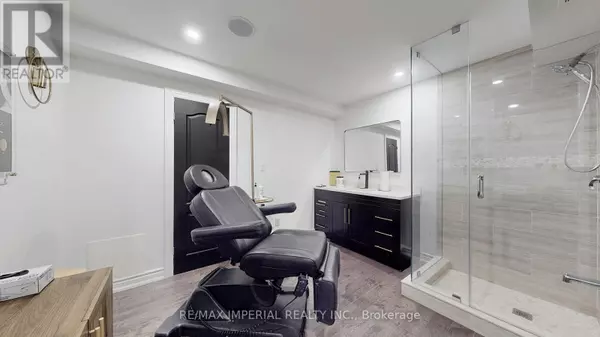 Markham (unionville), ON L3R2G9,156 Main (Unionville) ST #Room1&2
