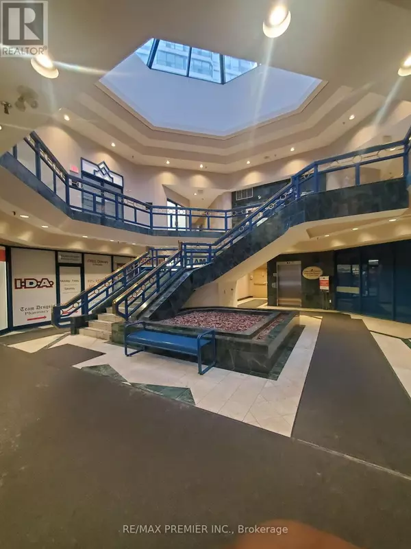 Vaughan (crestwood-springfarm-yorkhill), ON L4J7Y7,7330 Yonge ST #218