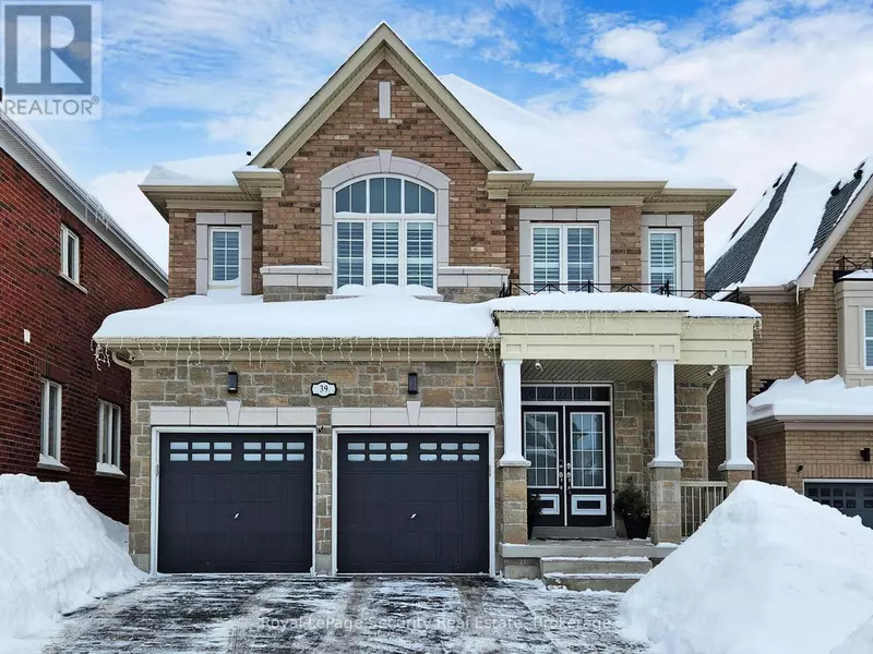 39 VIVIAN CREEK ROAD, East Gwillimbury (mt Albert), ON L0G1M0