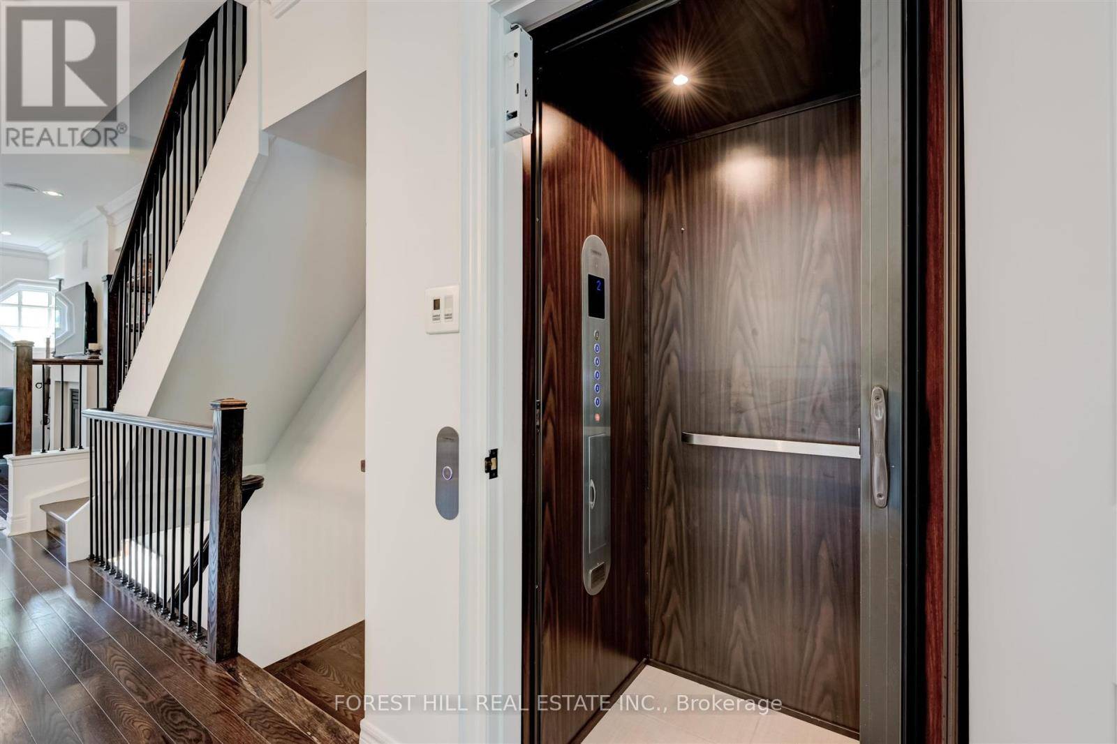 Vaughan (west Woodbridge), ON L4L0C5,111 POWSELAND CRESCENT