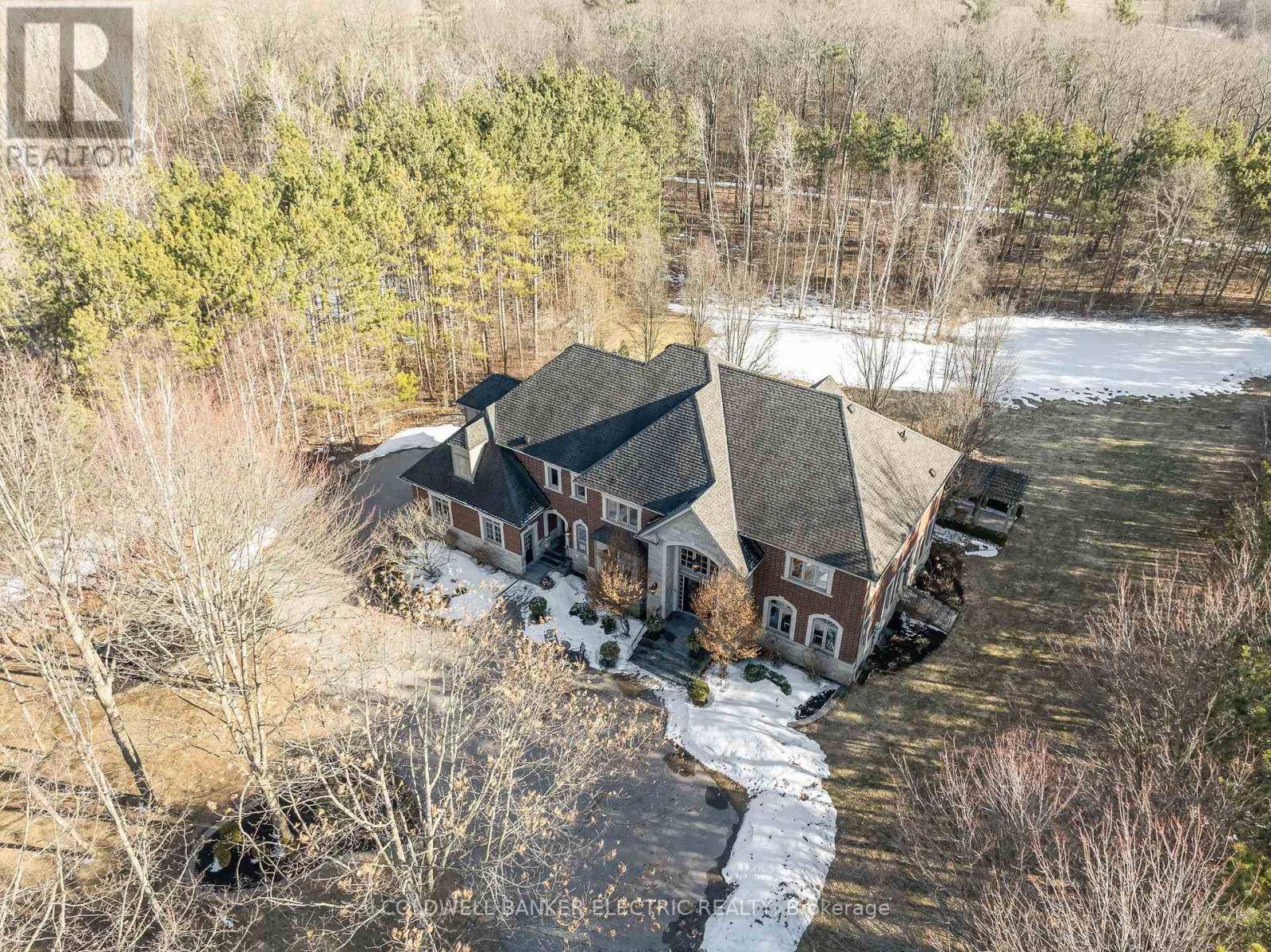 Uxbridge, ON L9P1R4,7 DEER RUN