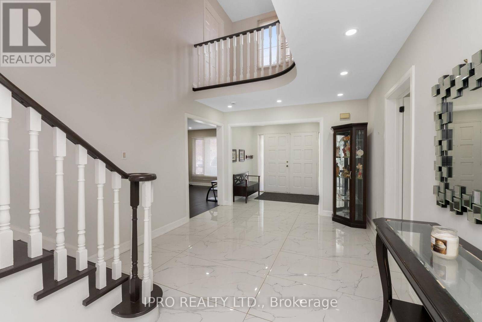 Vaughan (west Woodbridge), ON L4L6G5,108 ZINNIA PLACE