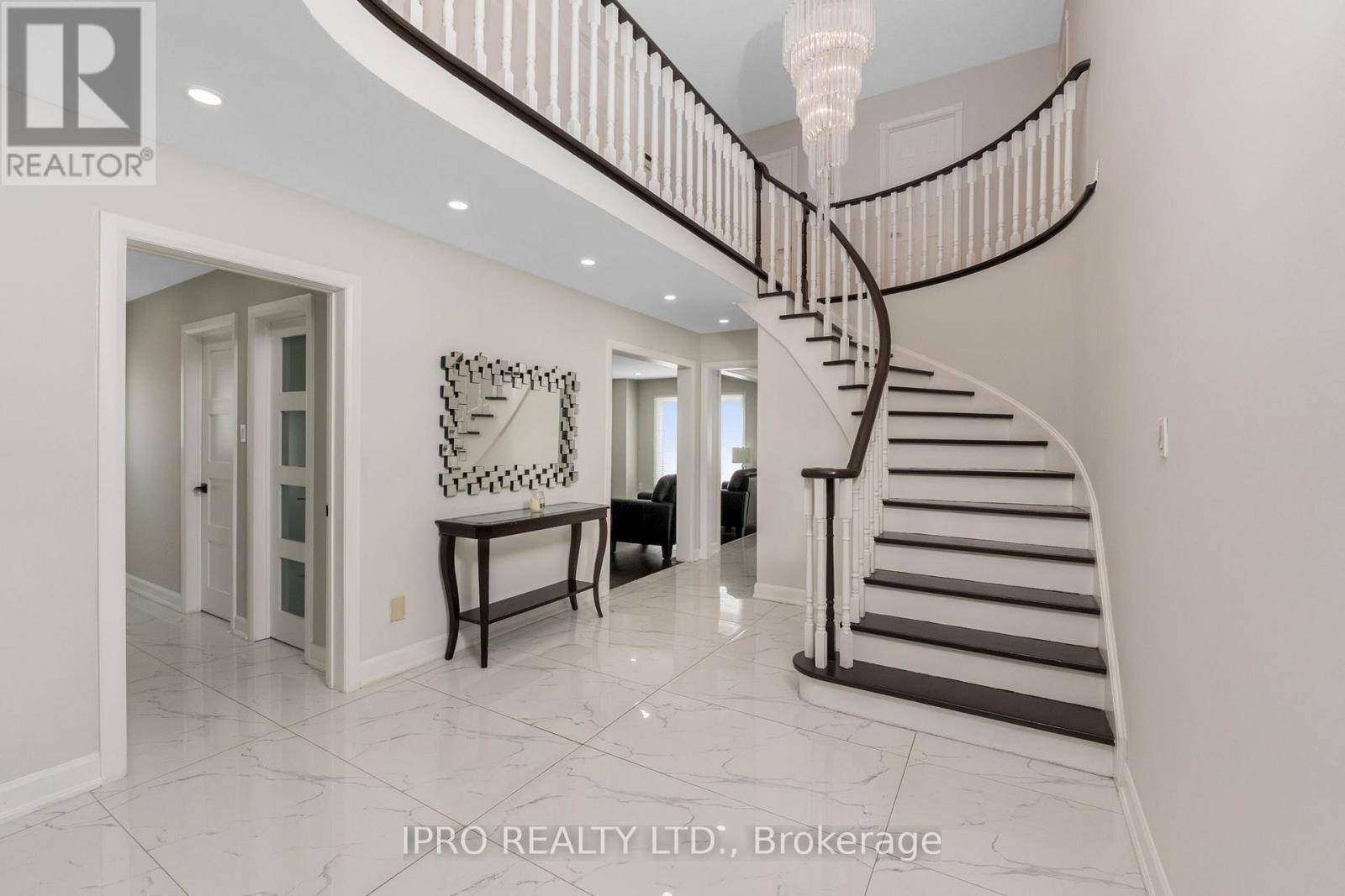 Vaughan (west Woodbridge), ON L4L6G5,108 ZINNIA PLACE