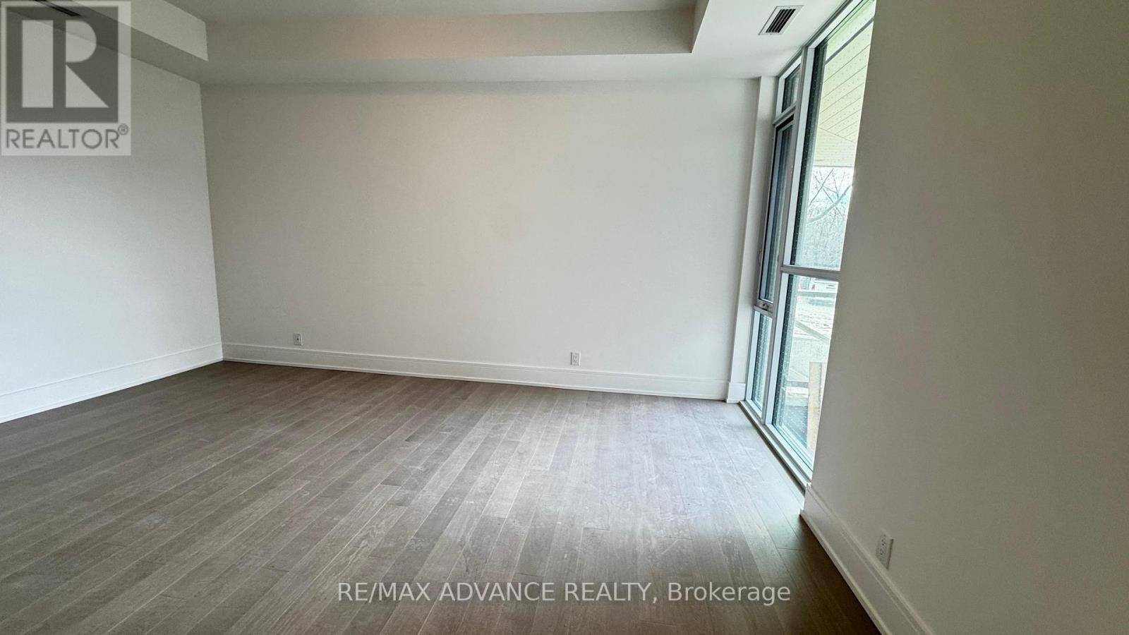 Markham (royal Orchard), ON L3T0H3,399 Royal Orchard BLVD #GL17
