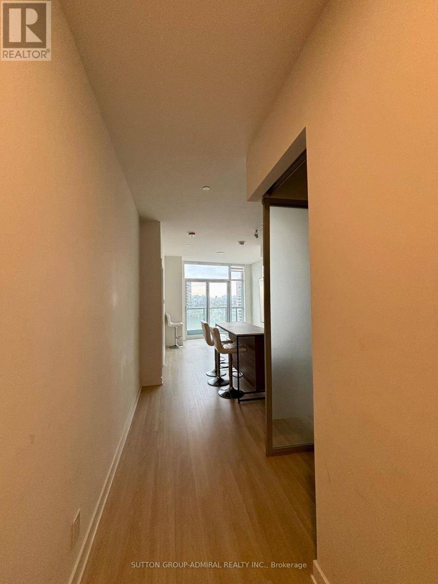 Vaughan (brownridge), ON L4J0L7,30 Upper Mall WAY #704A