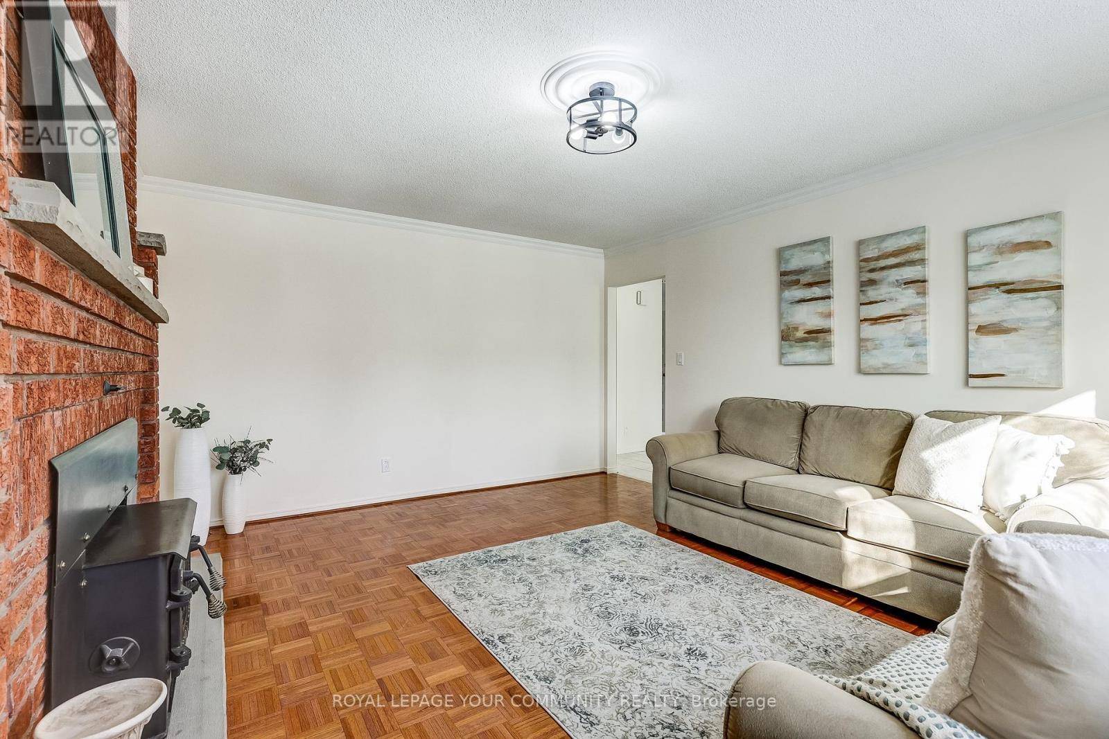 Richmond Hill (south Richvale), ON L4C6N9,37 MACKAY DRIVE