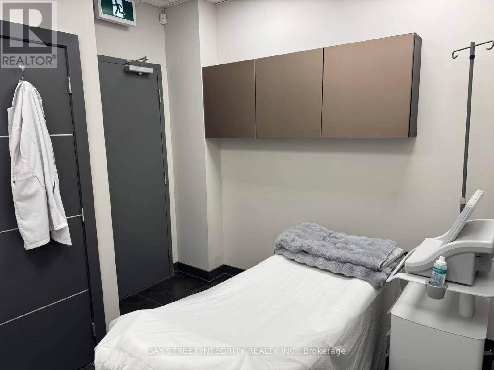 Richmond Hill (doncrest), ON L4B0C6,372 Hwy 7 East #123 B