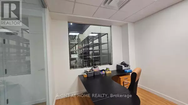 Aurora (bayview Southeast), ON L4G0G9,158 Don Hillock DR #15
