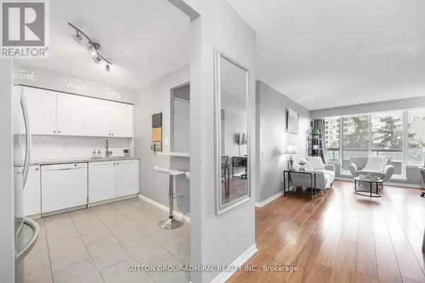 Vaughan (crestwood-springfarm-yorkhill), ON L4J8E6,81 Townsgate DR #412