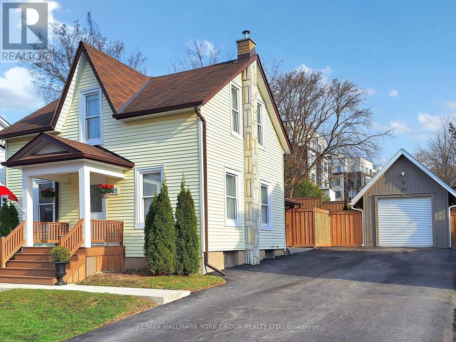 Aurora (aurora Village), ON L4G3G1,21 IRWIN AVENUE