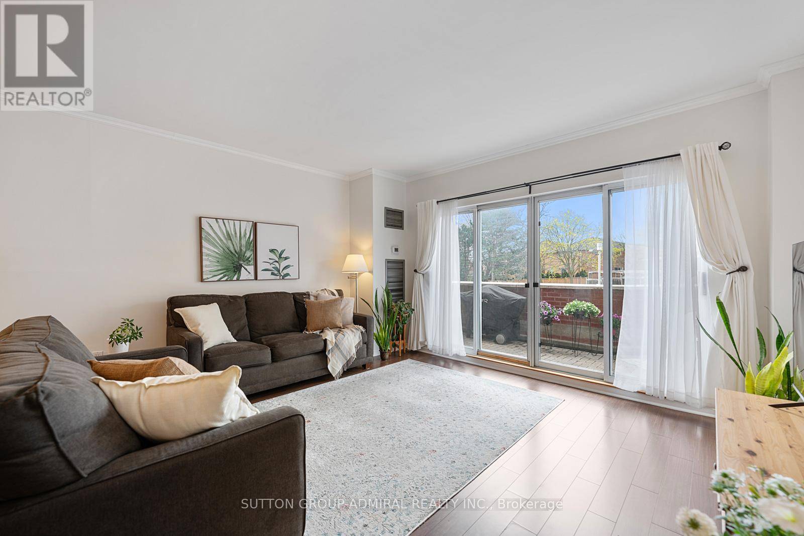 9 Chalmers RD #107, Richmond Hill (doncrest), ON L4B3N3