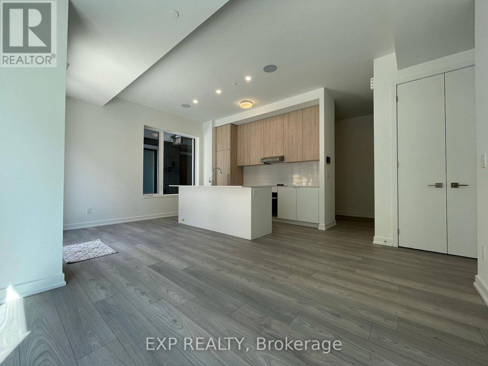 Richmond Hill, ON L4S0P4,67 Saigon DR #103