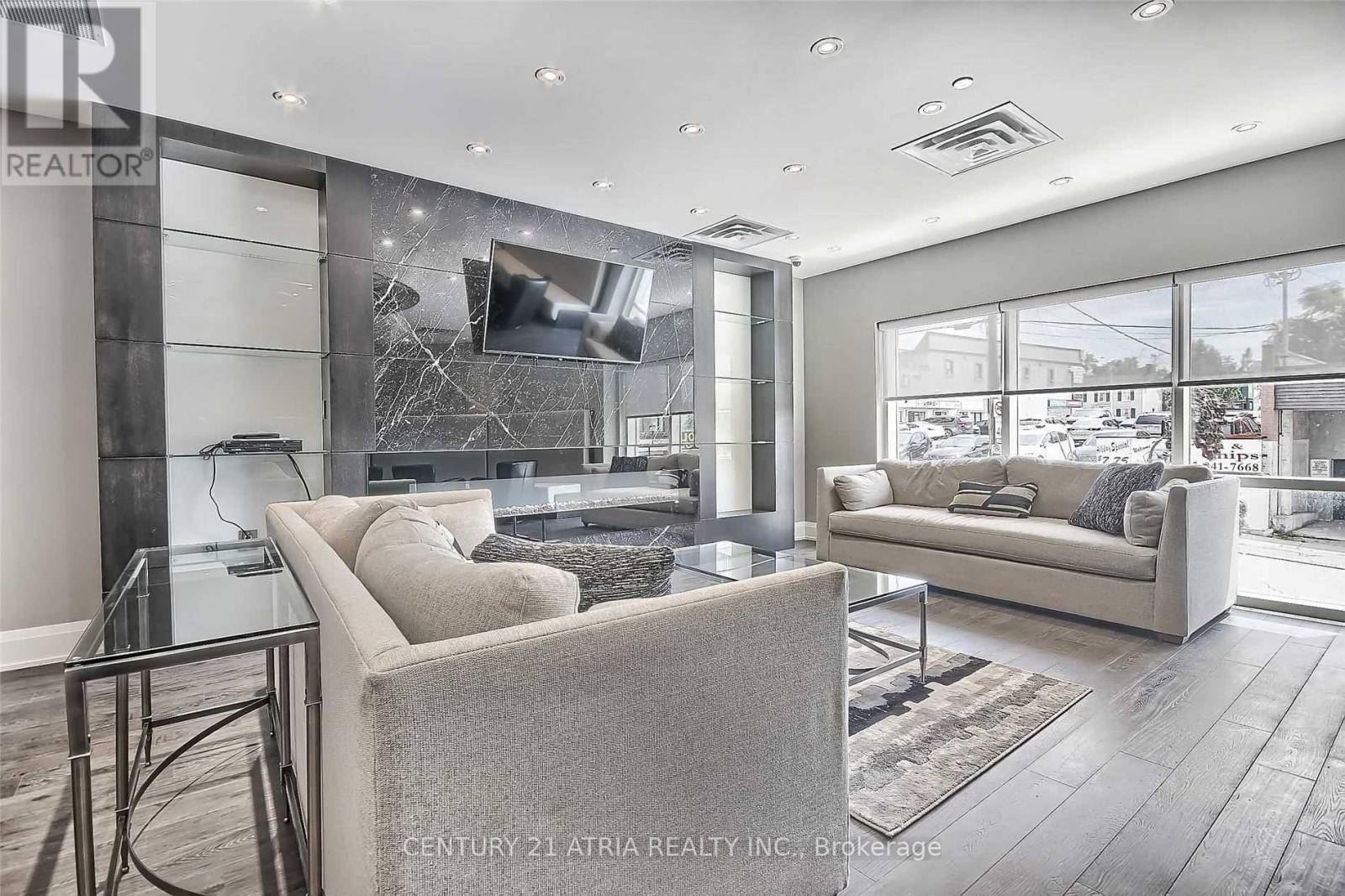 Aurora (aurora Village), ON L4G1Y3,15277 Yonge ST #404A