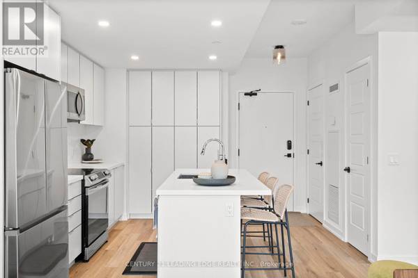 Innisfil, ON L9S0R5,415 Sea Ray AVE #239
