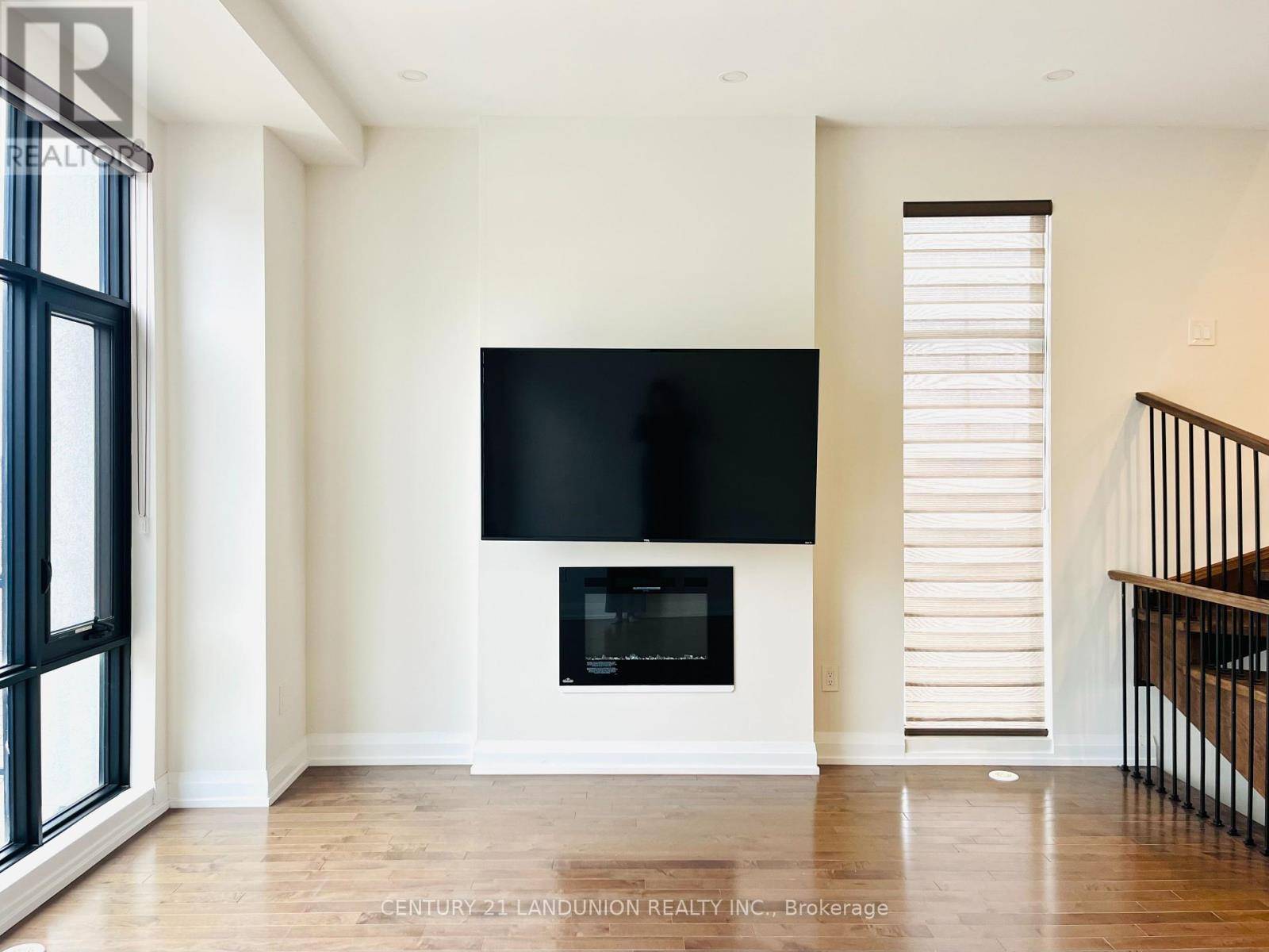 Richmond Hill (north Richvale), ON L4C5S9,9601 BATHURST STREET