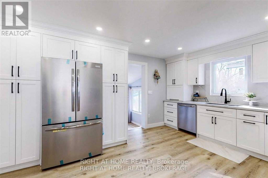 Innisfil (alcona), ON L0M1A0,746 WILLIAM STREET