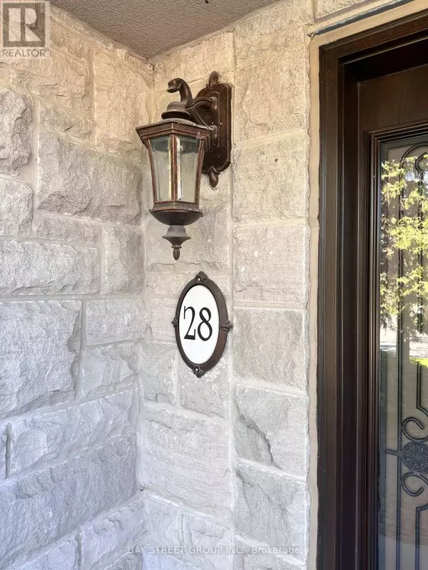 Richmond Hill (bayview Hill), ON L4B2H4,28 DUNLOE ROAD