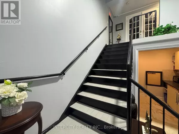 Vaughan (concord), ON L4K2V1,2100 Steeles AVE West #104