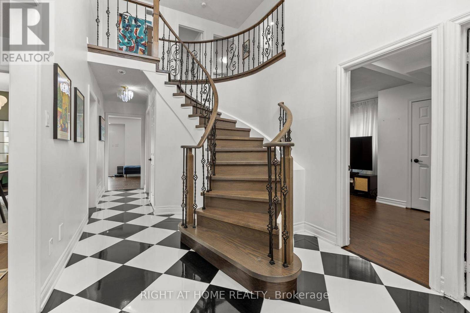 Markham (middlefield), ON L3S3C6,4 DEENA PLACE