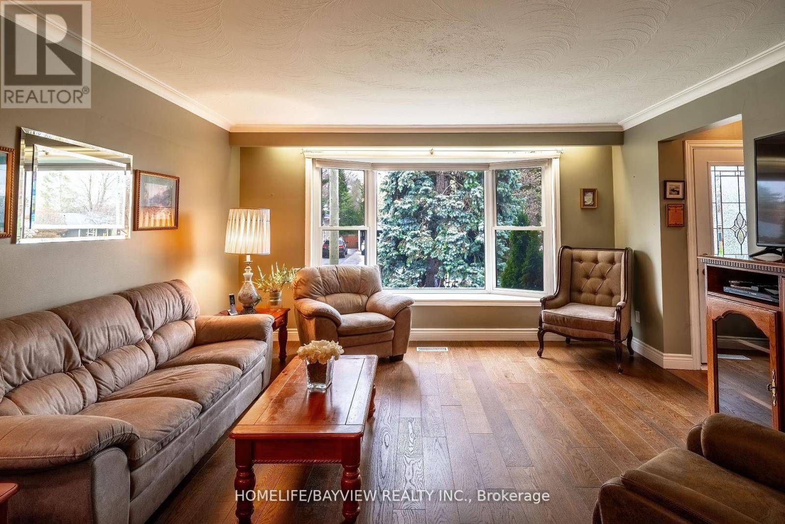 Newmarket (bristol-london), ON L3Y2X7,108 CHERRYWOOD DRIVE