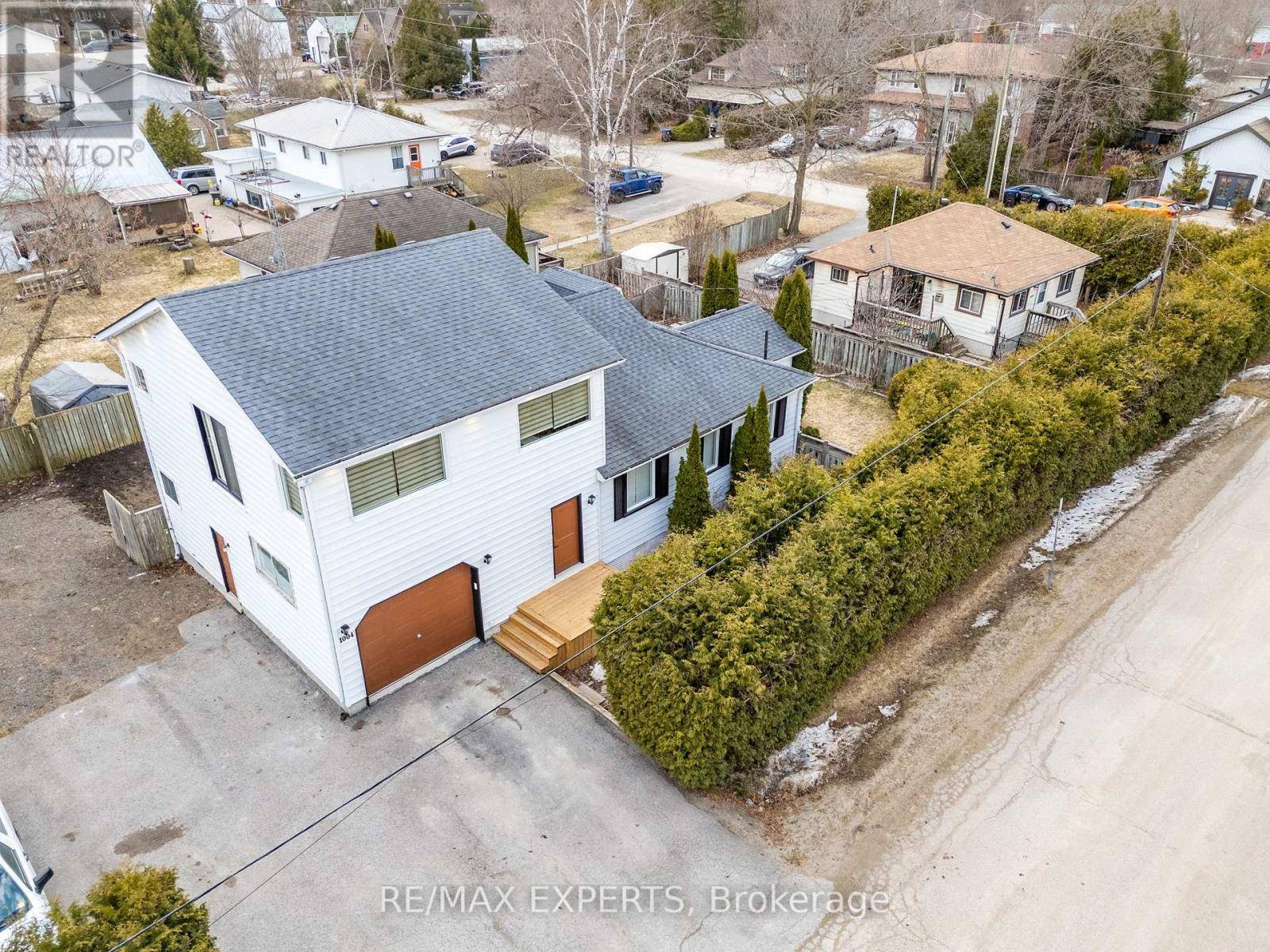 Innisfil (lefroy), ON L0L1C0,1004 ROBINSON STREET