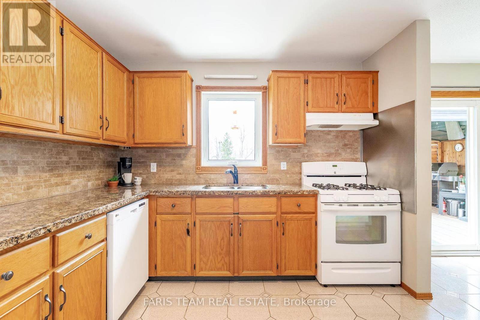 Innisfil (lefroy), ON L0L1K0,856 CHURCH DRIVE