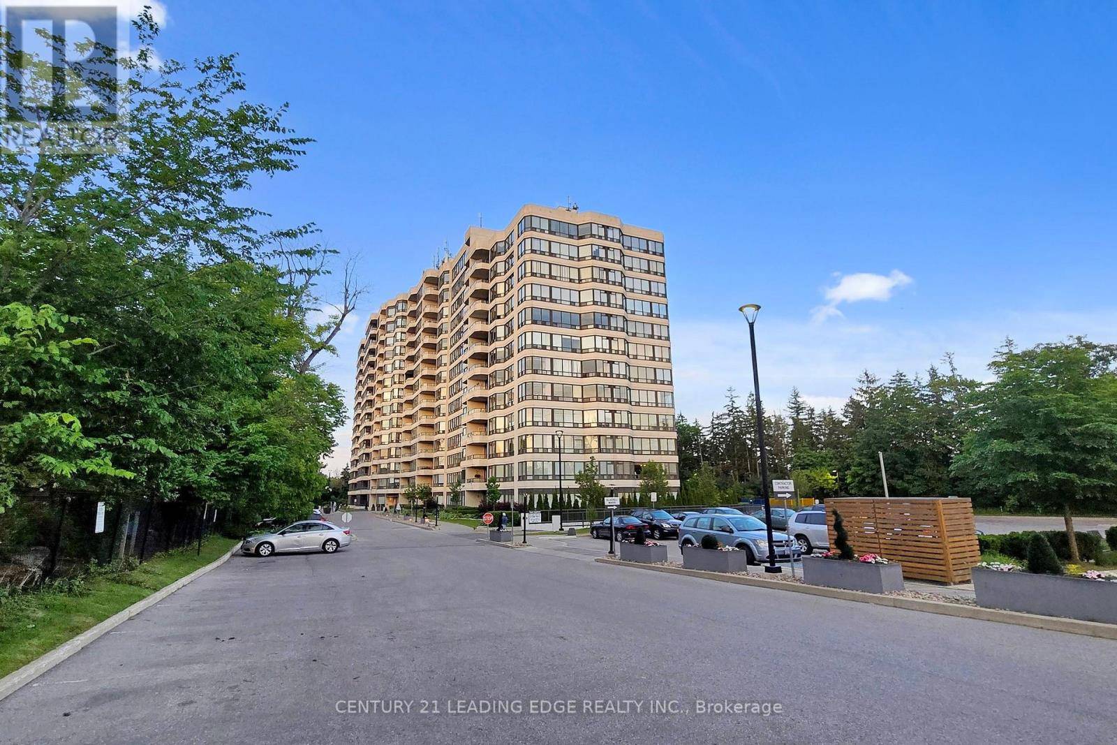 Richmond Hill (doncrest), ON L4B3J7,8501 Bayview AVE #1203