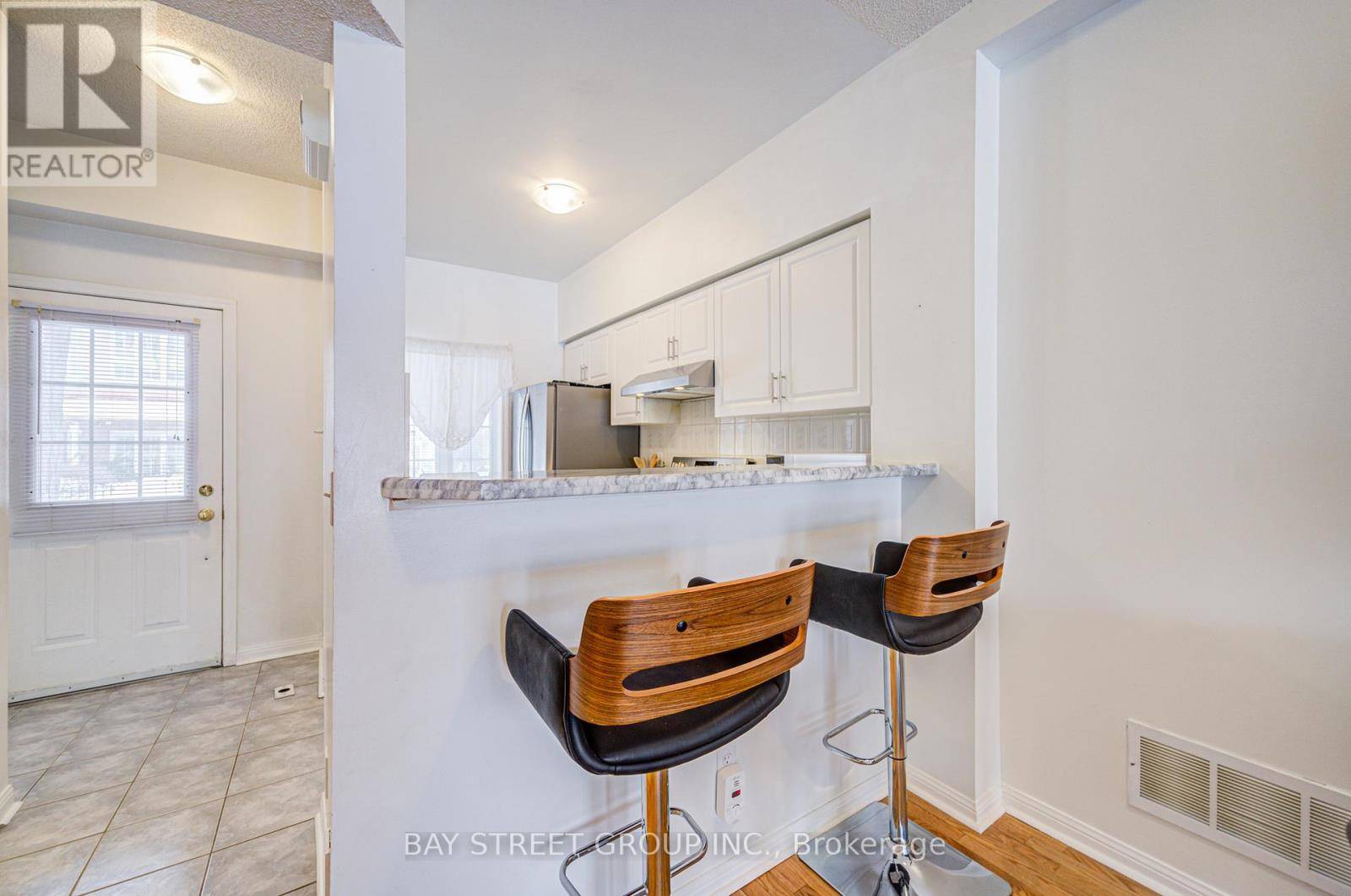 Markham (unionville), ON L3R4G4,10 St Moritz WAY #6