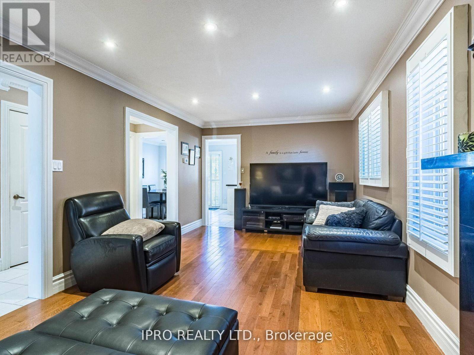 Vaughan (east Woodbridge), ON L4L5B1,54 EMBASSY DRIVE