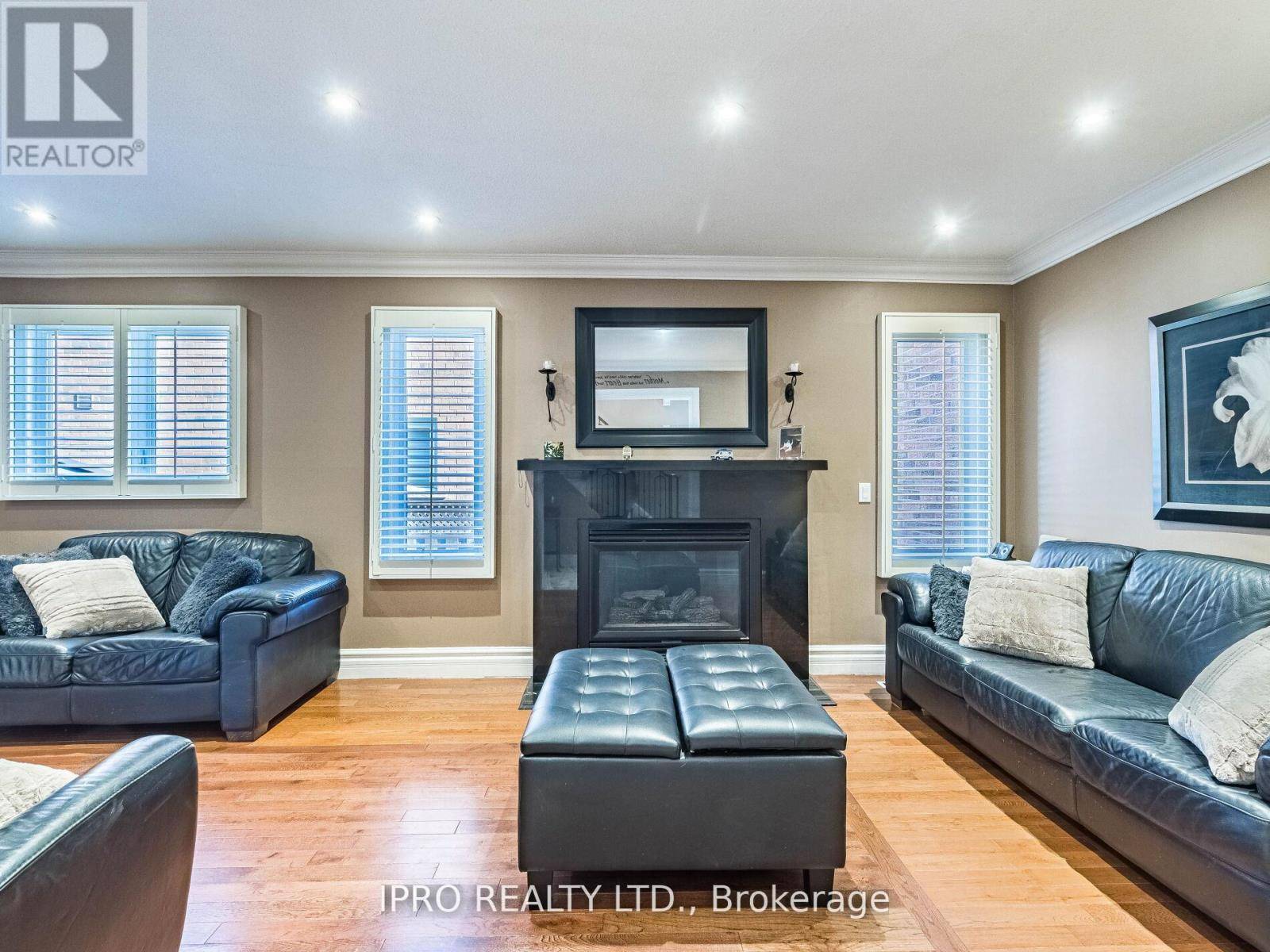 Vaughan (east Woodbridge), ON L4L5B1,54 EMBASSY DRIVE