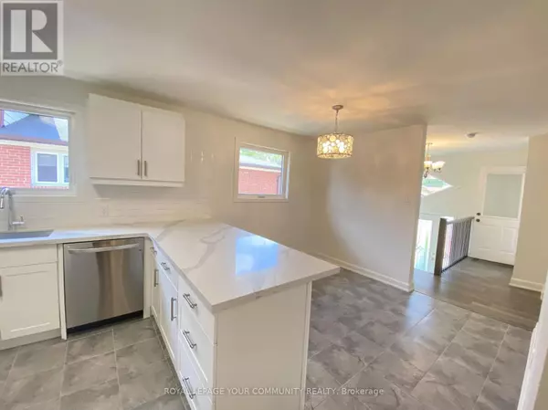 Vaughan (west Woodbridge), ON L4L2K9,35 Raymond RD #Upper Lvl