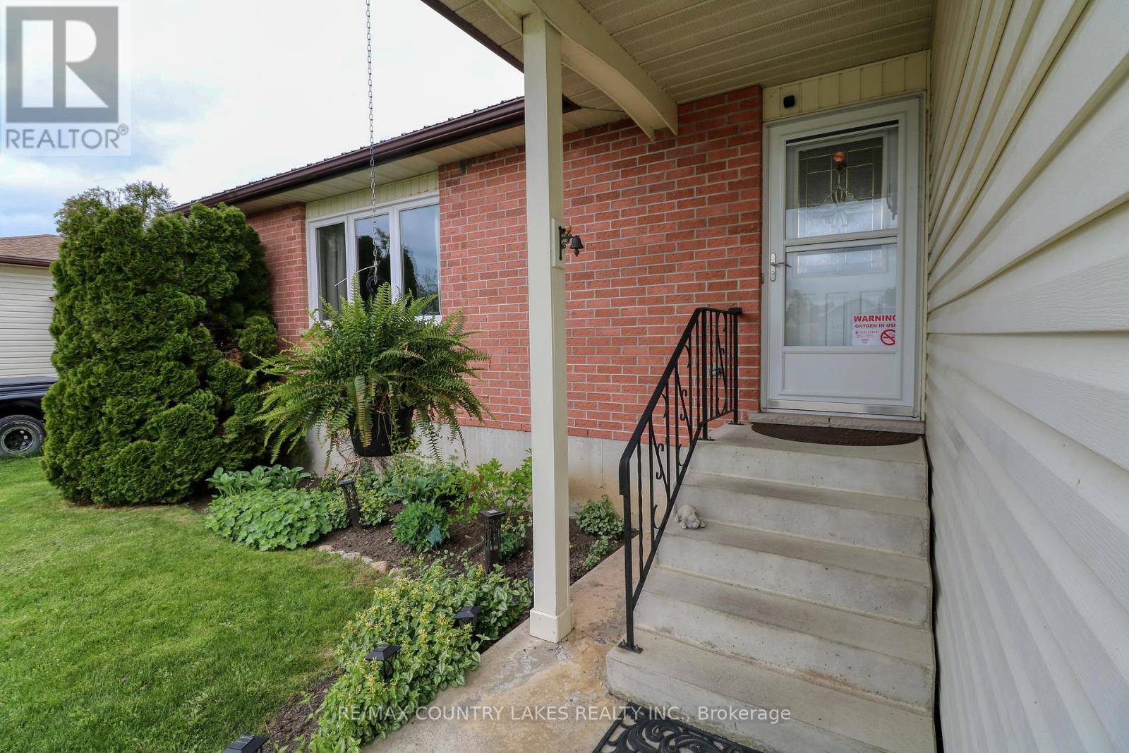 Brock (beaverton), ON L0K1A0,86 BEECHWOOD AVENUE