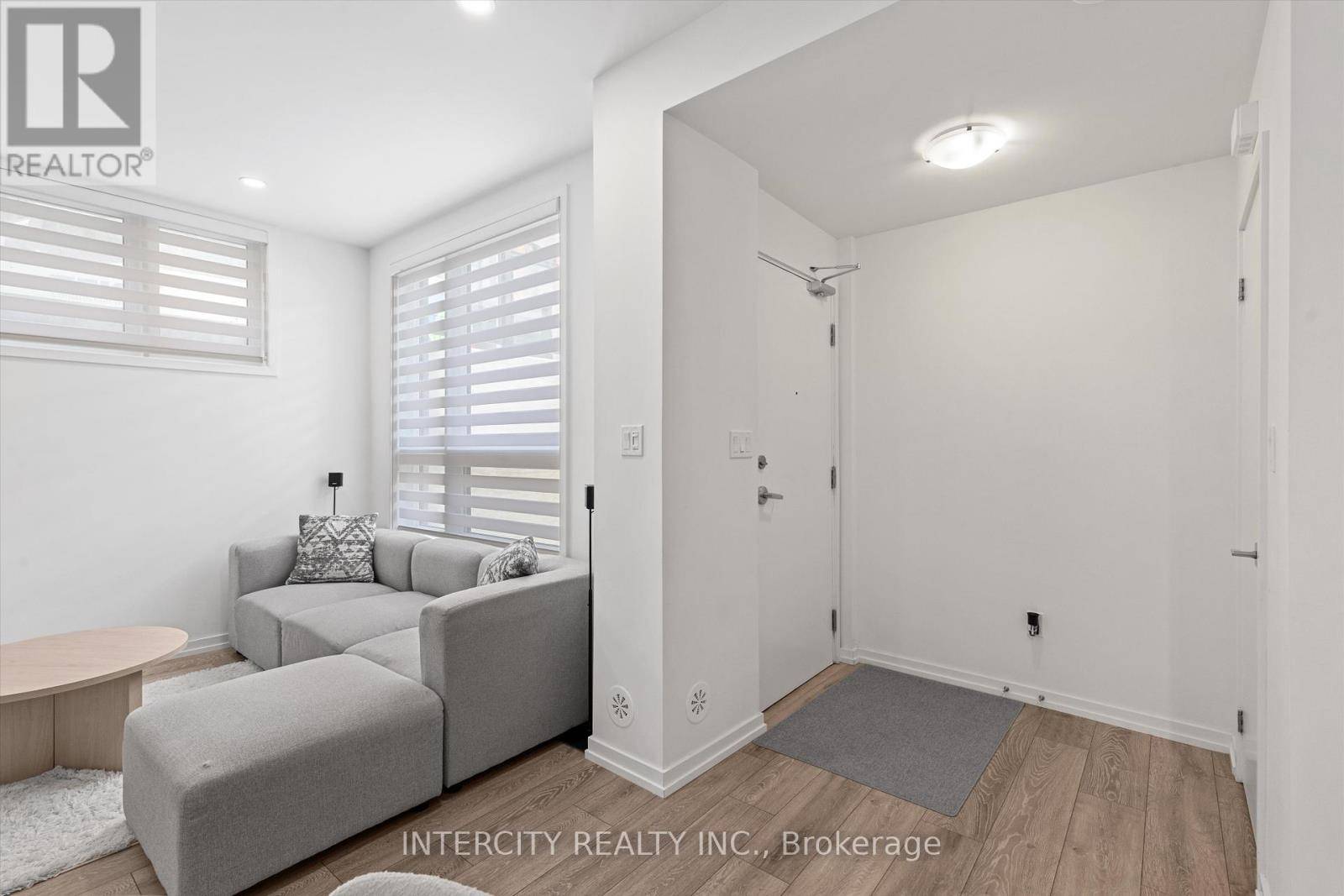 Newmarket (glenway Estates), ON L3Y0C7,11 Lytham Green CIR #15