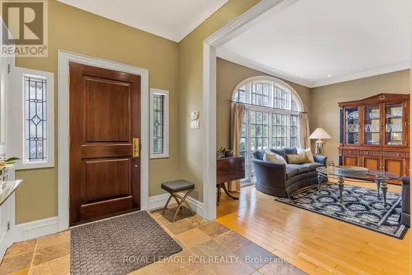 Richmond Hill (south Richvale), ON L4C6L9,34 GARDEN AVENUE