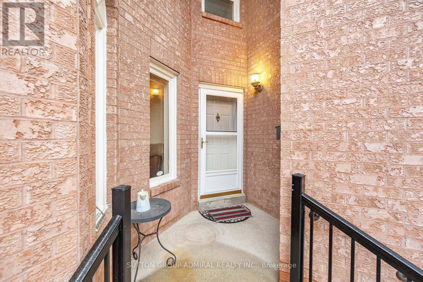 Vaughan (brownridge), ON L4J7Y8,288 CHELWOOD DRIVE