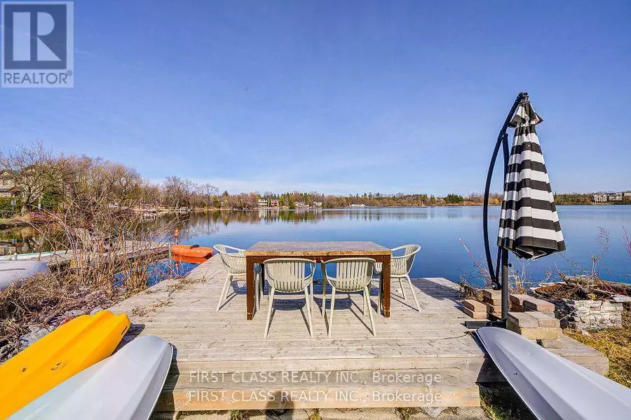 Richmond Hill (oak Ridges Lake Wilcox), ON L4E3B4,17 WILLOWBANK AVENUE