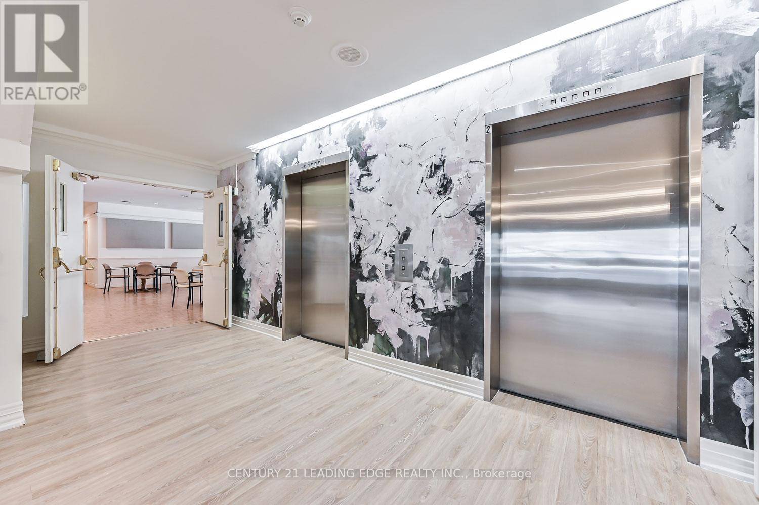 Markham (unionville), ON L3R6C7,100 Anna Russell WAY #118