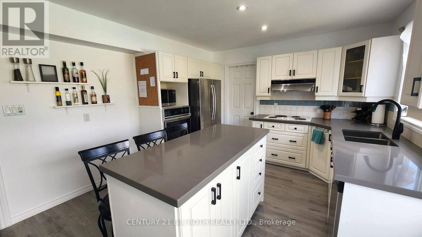 Innisfil, ON L0L1R0,1252 SHORE ACRES DRIVE